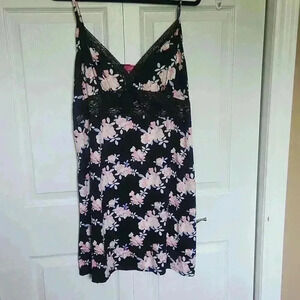 Carisma Women's  Plus Size Nighty - New without tags - Size 1x